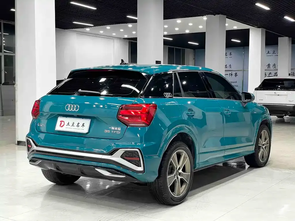Audi Q2L — фото 10