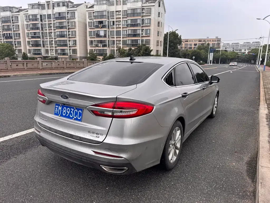 Ford Mondeo — фото 3