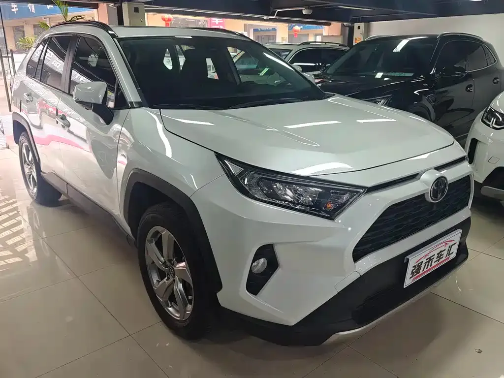 Toyota RAV4 — фото 6
