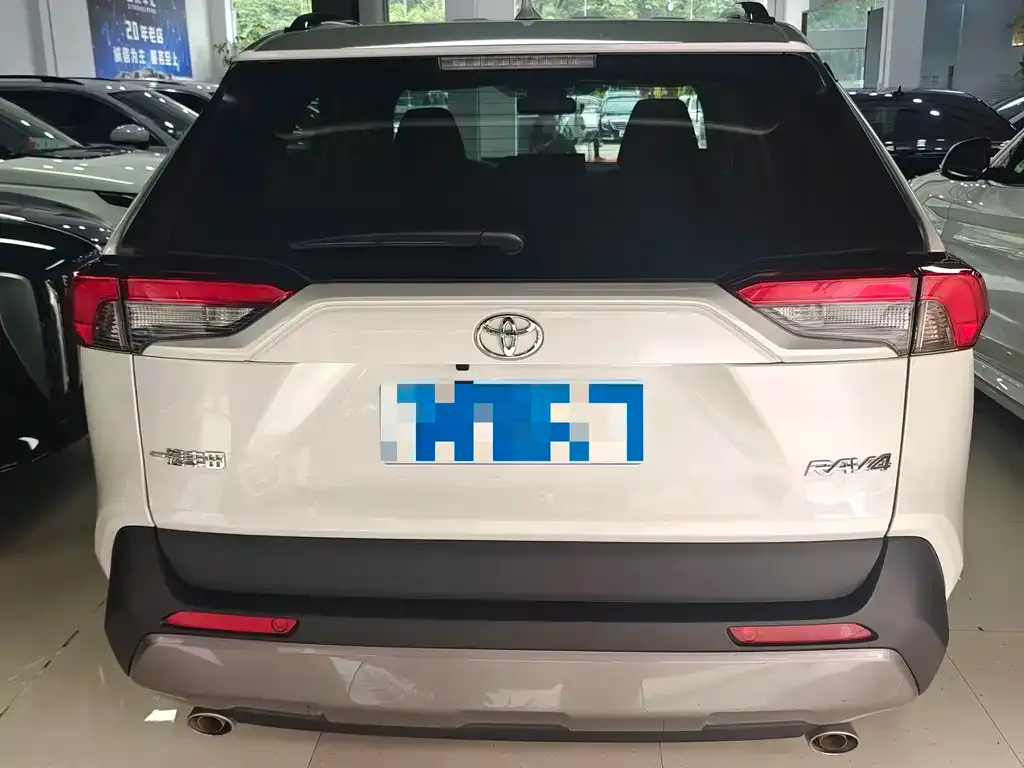 Toyota RAV4 — фото 3