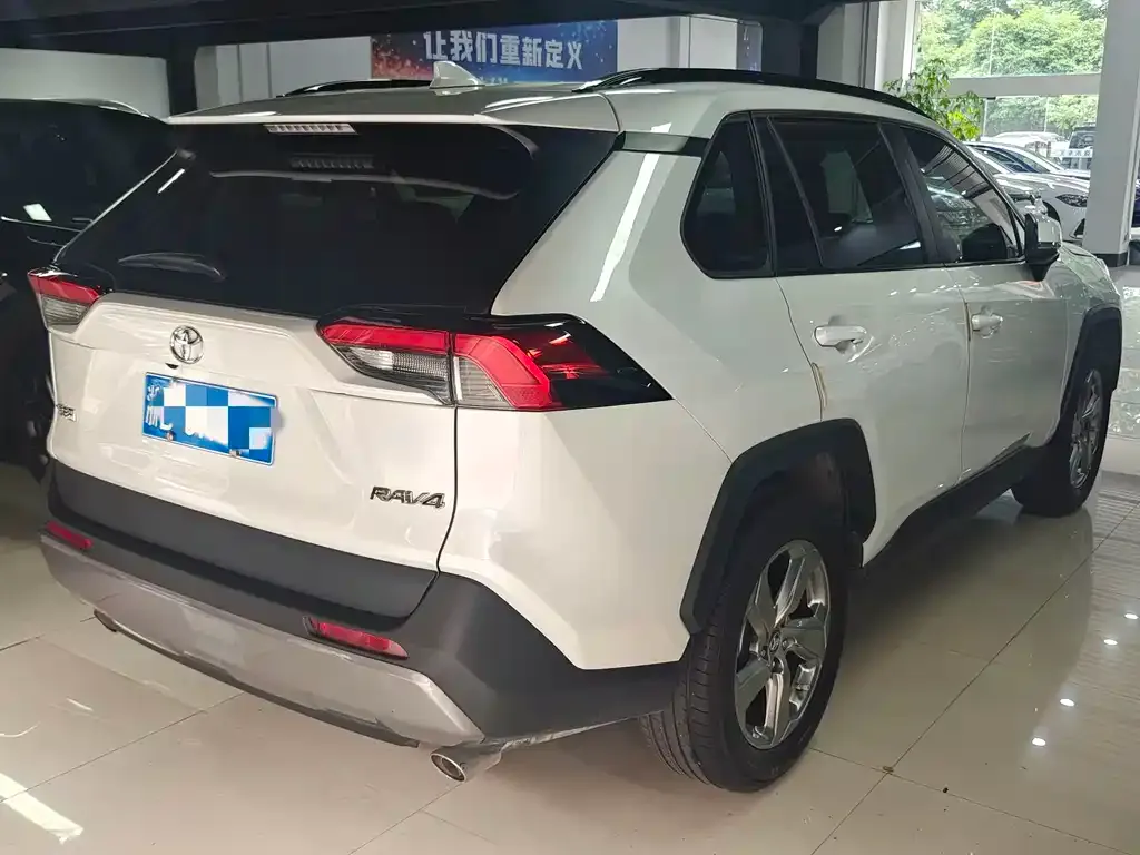 Toyota RAV4 — фото 4