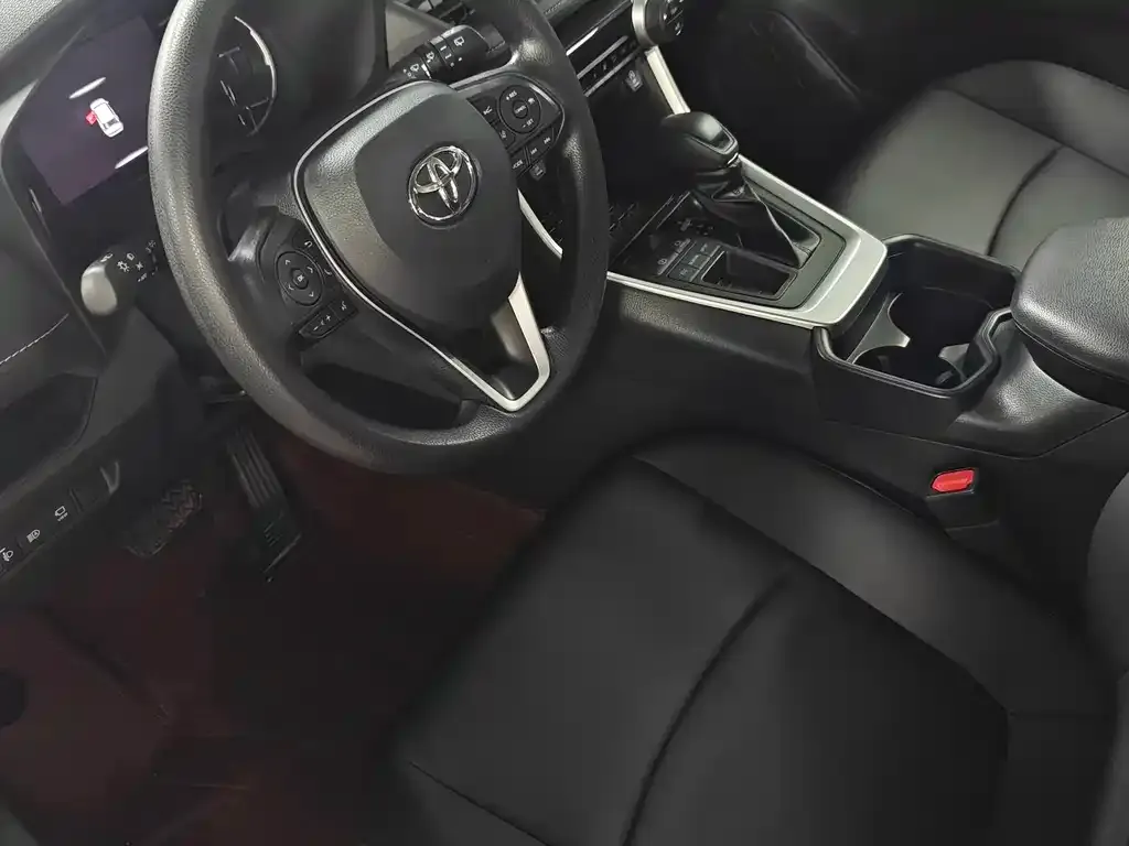 Toyota RAV4 — фото 7