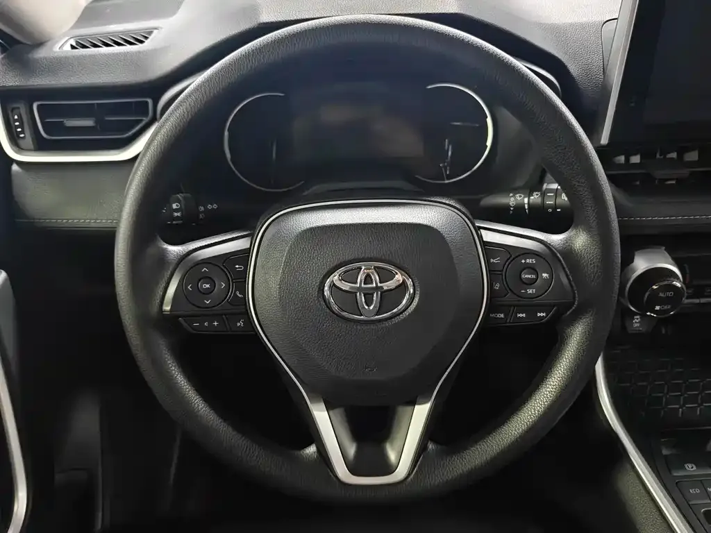 Toyota RAV4 — фото 10