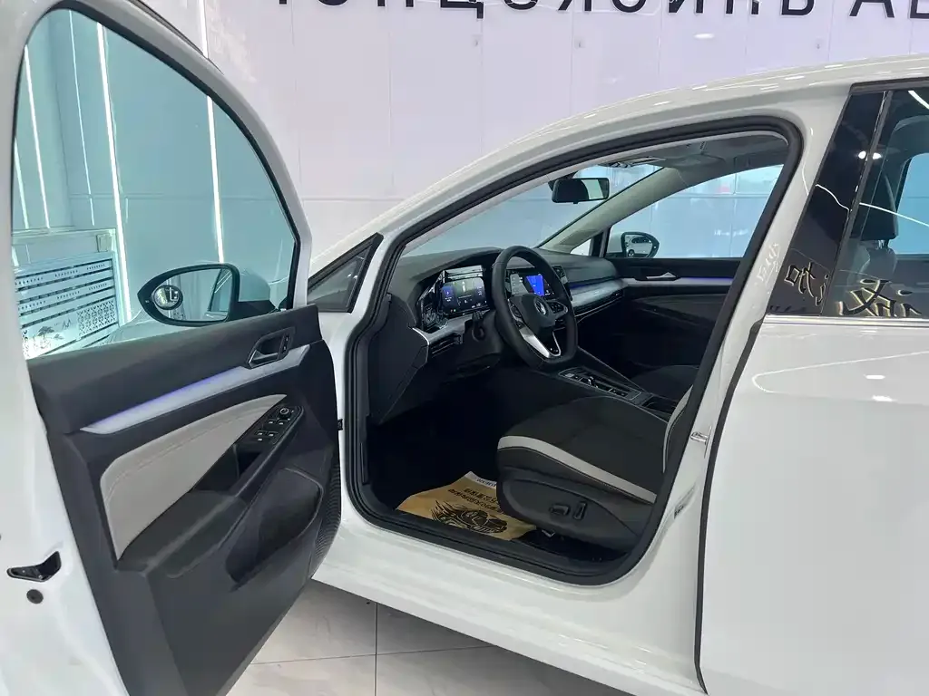 Volkswagen Golf 2023 из CN, фото 7