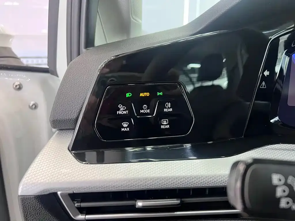 Volkswagen Golf 2023 из CN, фото 8