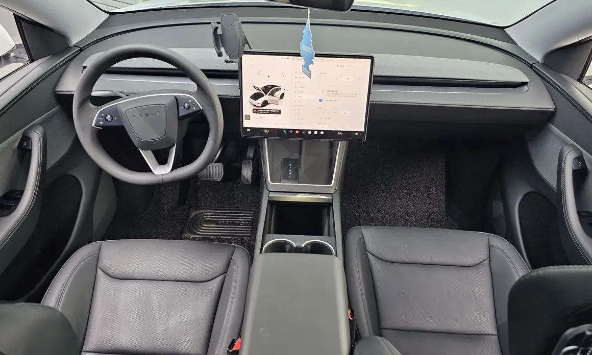 Tesla Model Y — фото 10