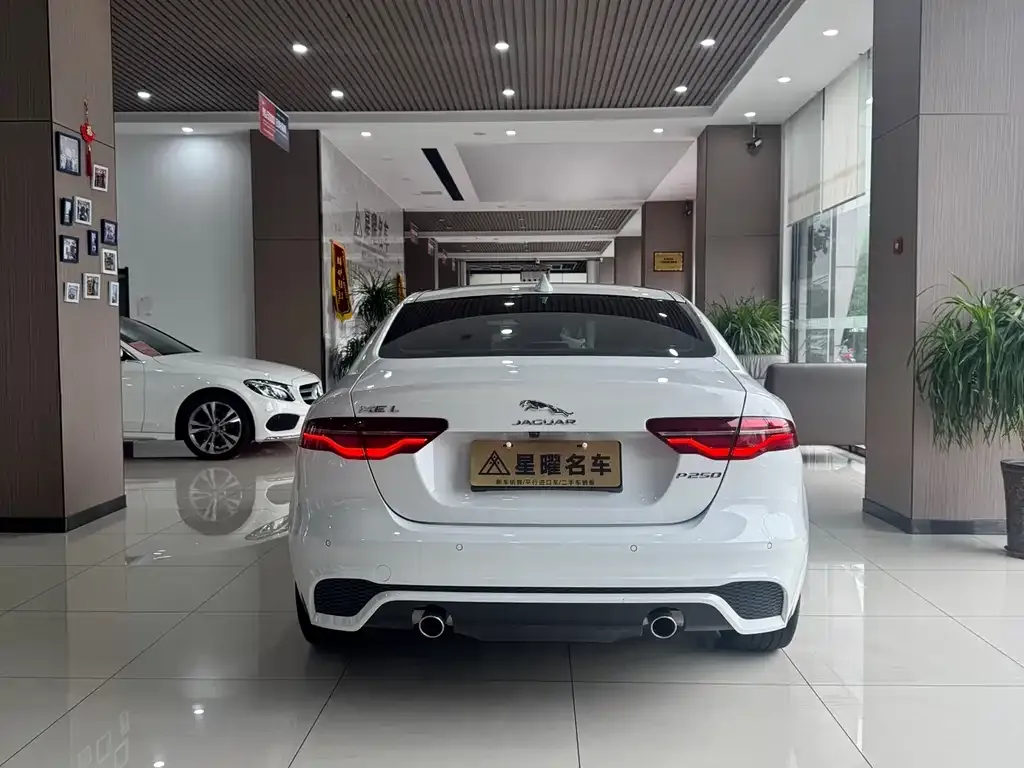 Jaguar XEL — фото 10