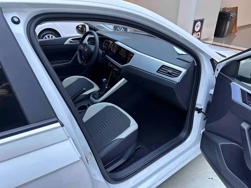 Volkswagen Polo 2021 из CN, фото 9