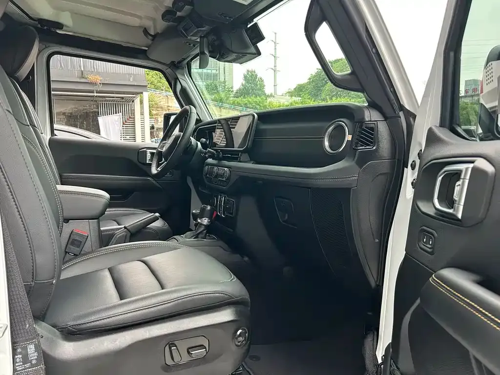 Jeep Wrangler — фото 9