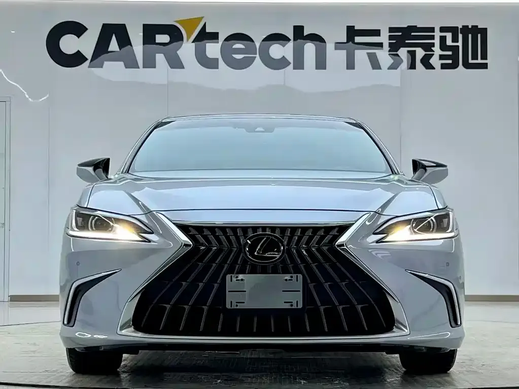 Lexus ES — фото 1