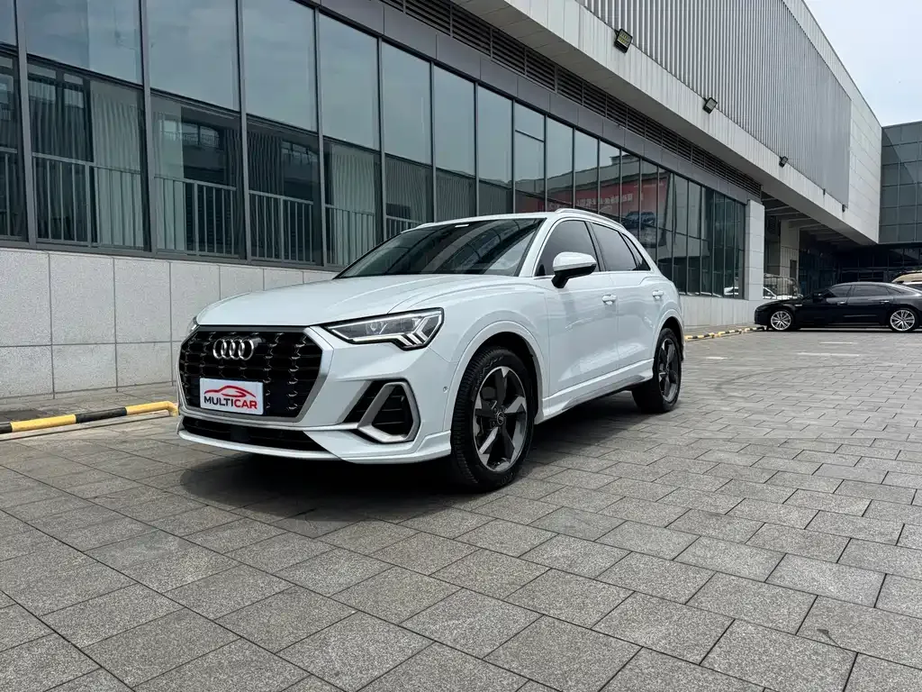 Audi Q3 — фото 1