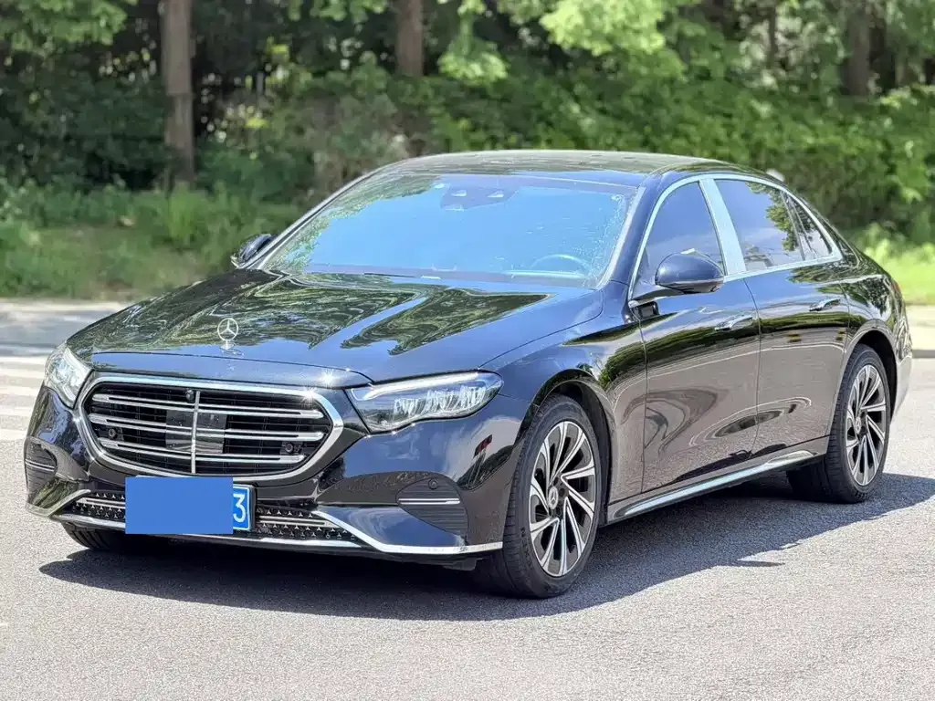 Mercedes-Benz E-Class — фото 1