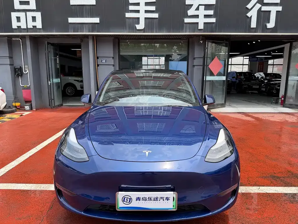 Tesla Model Y — фото 1