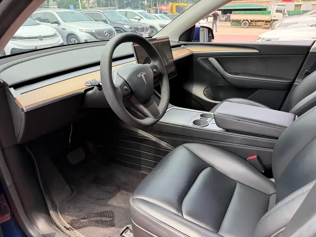 Tesla Model Y — фото 6