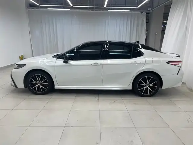 Toyota Camry — фото 10