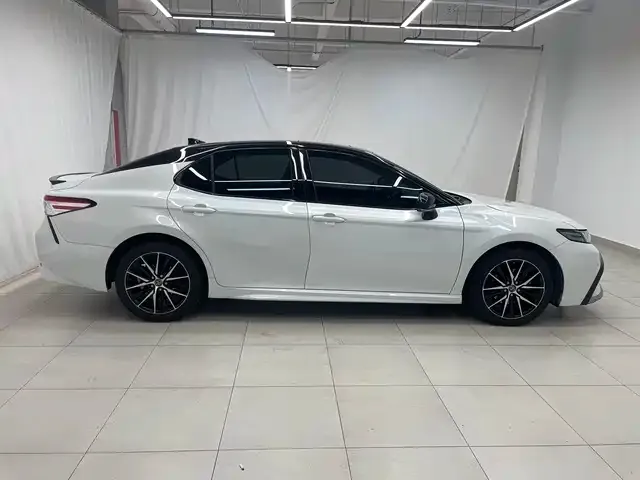 Toyota Camry — фото 8