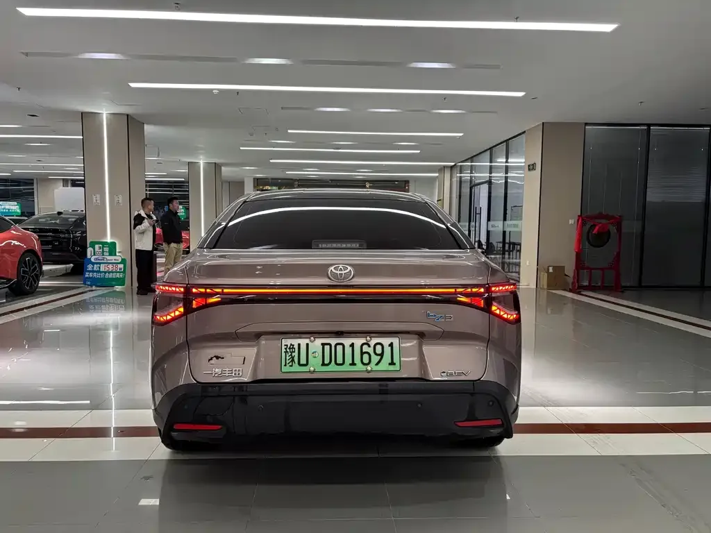 Toyota bZ3 2023 из CN, фото 6