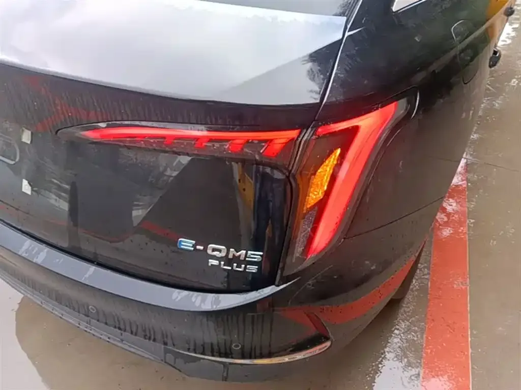 Hongqi E-QM5 — фото 2