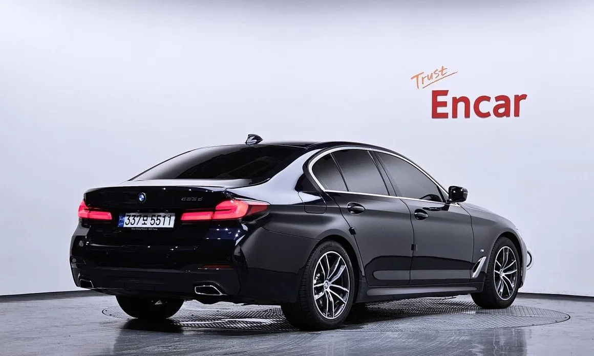 BMW 5-Series 2023 из KR, фото 2