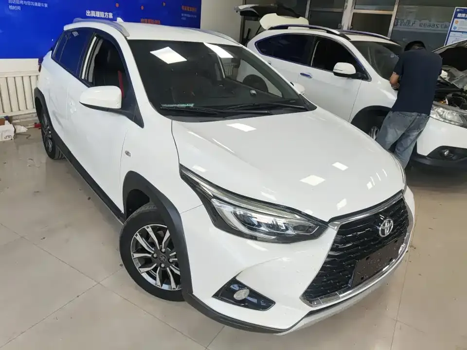 Toyota Yaris L — фото 2