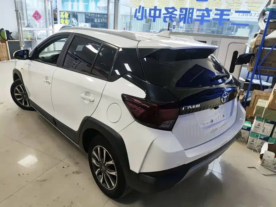 Toyota Yaris L — фото 10