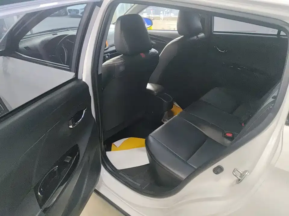 Toyota Yaris L — фото 6