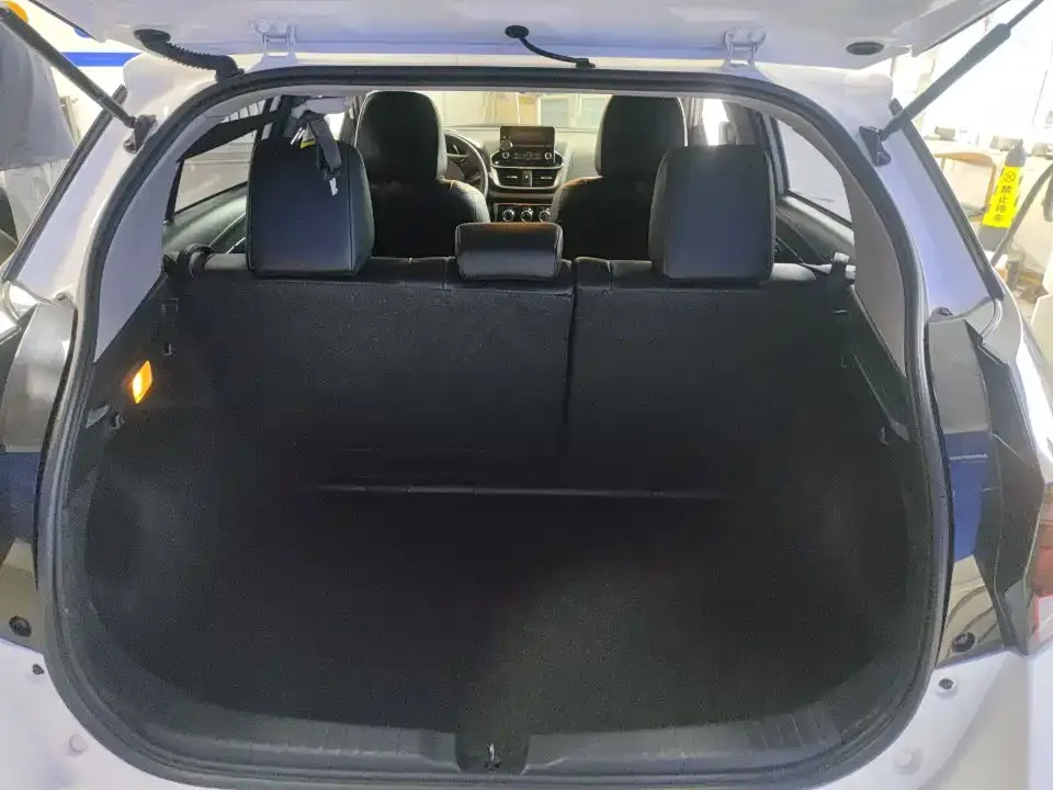 Toyota Yaris L — фото 8