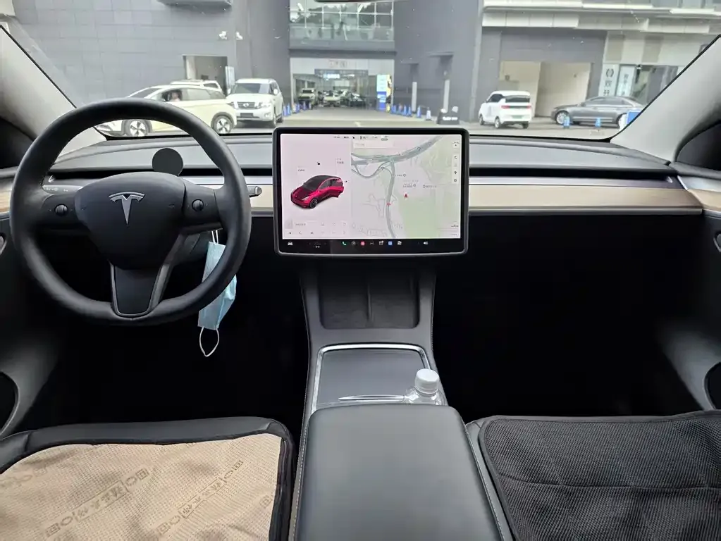 Tesla Model Y — фото 3