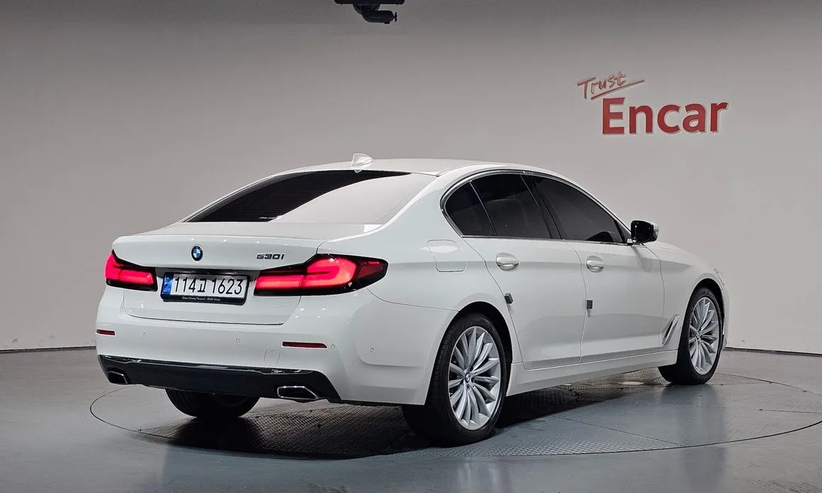 BMW 5-Series 2023 из KR, фото 10