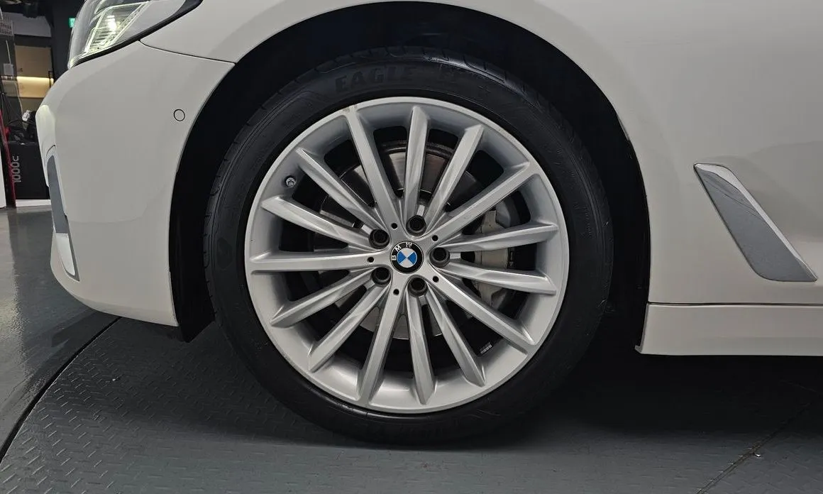 BMW 5-Series 2023 из KR, фото 4