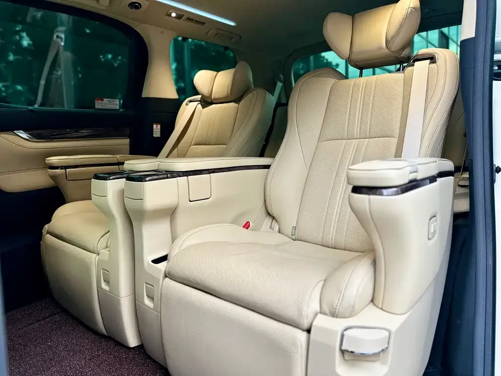 Toyota Alphard — фото 6