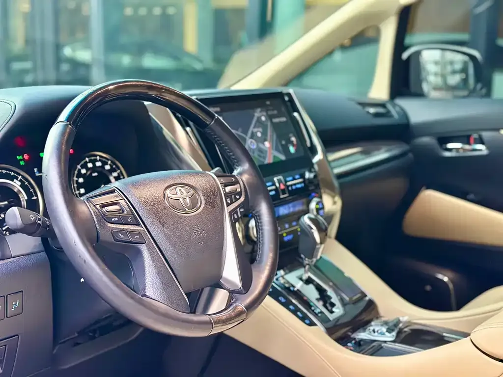 Toyota Alphard — фото 8