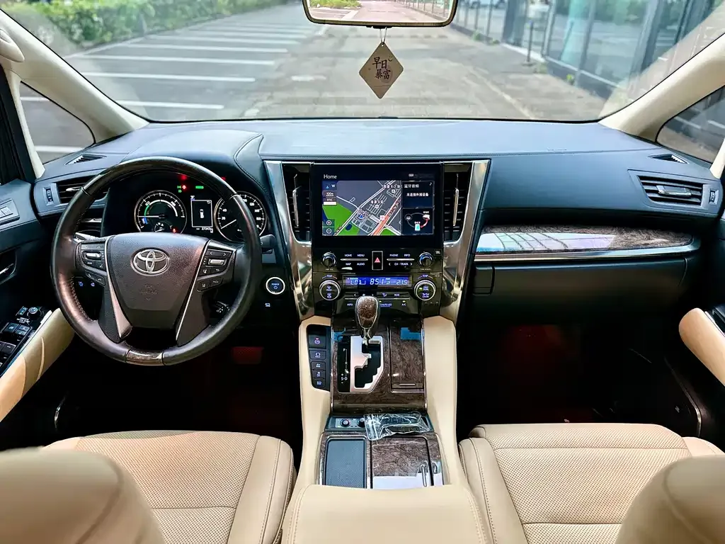 Toyota Alphard — фото 7