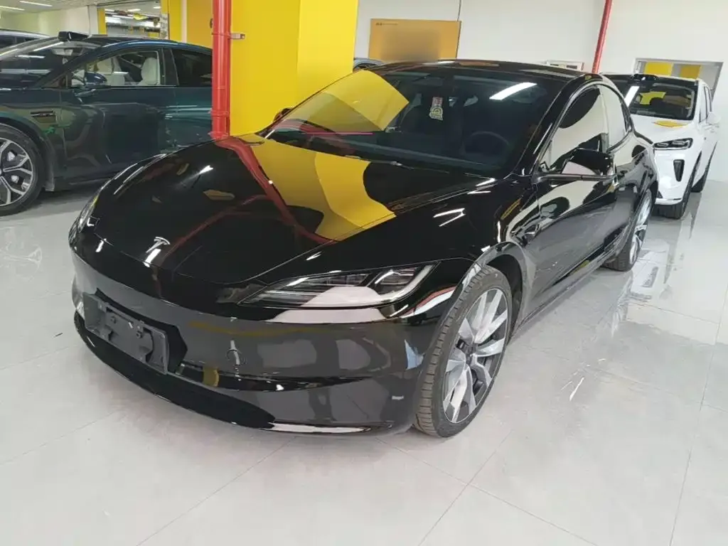 Tesla Model 3 — фото 1