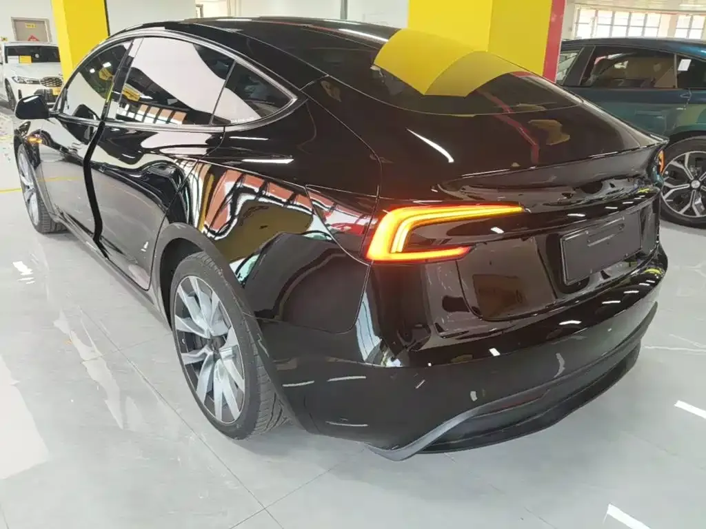 Tesla Model 3 — фото 6
