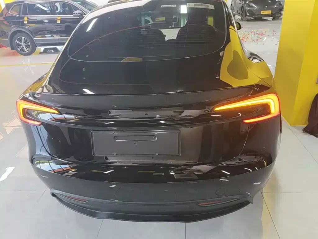 Tesla Model 3 — фото 4