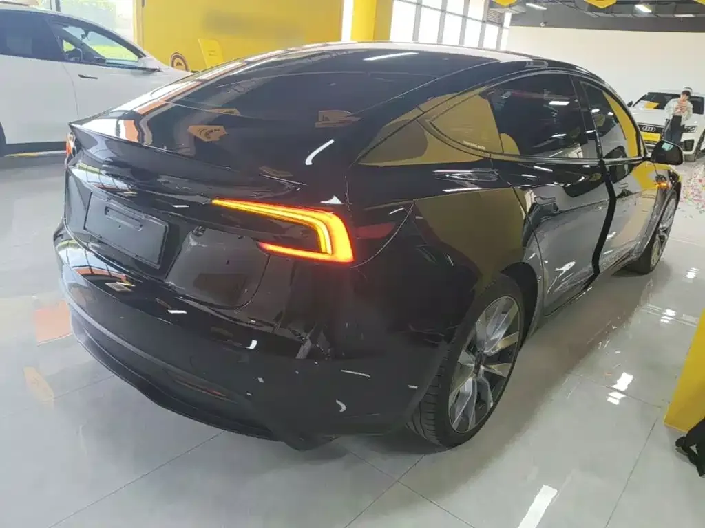 Tesla Model 3 — фото 3