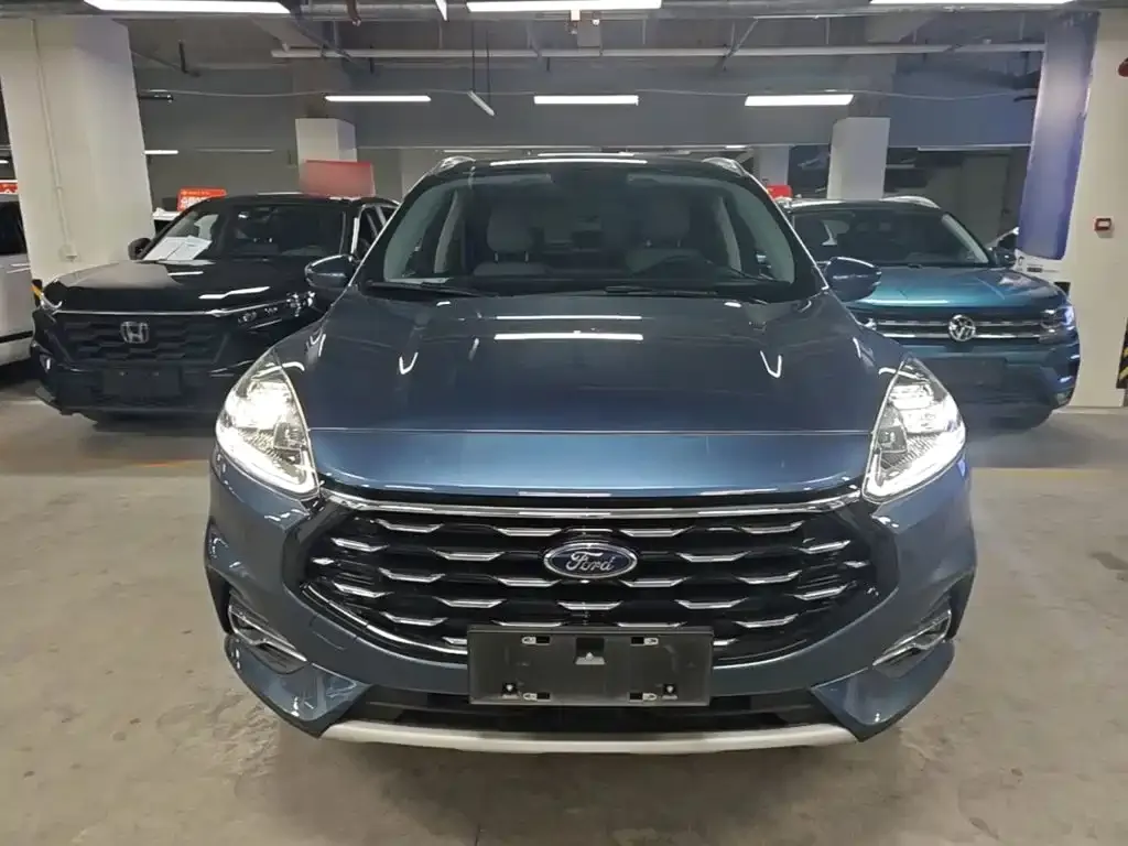 Ford Escape 2023 из CN, фото 2
