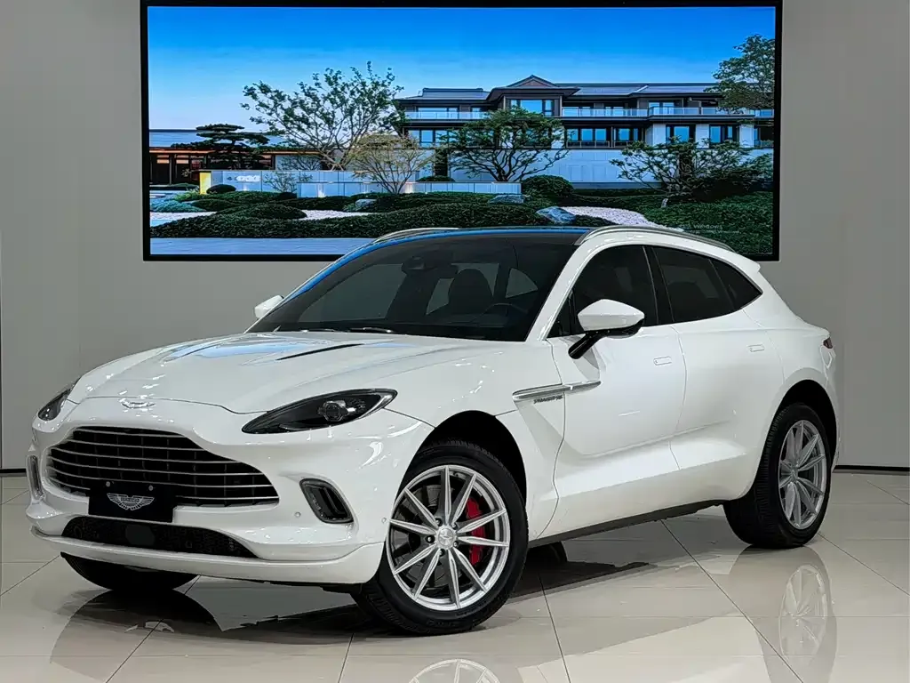 Aston Martin DBX — фото 1