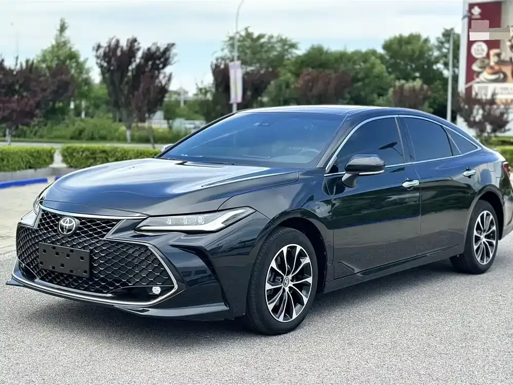 Toyota Avalon — фото 1