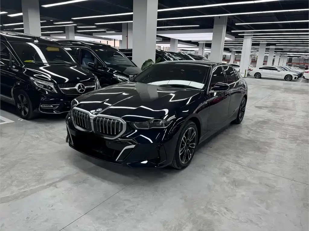 BMW 5 Series — фото 1
