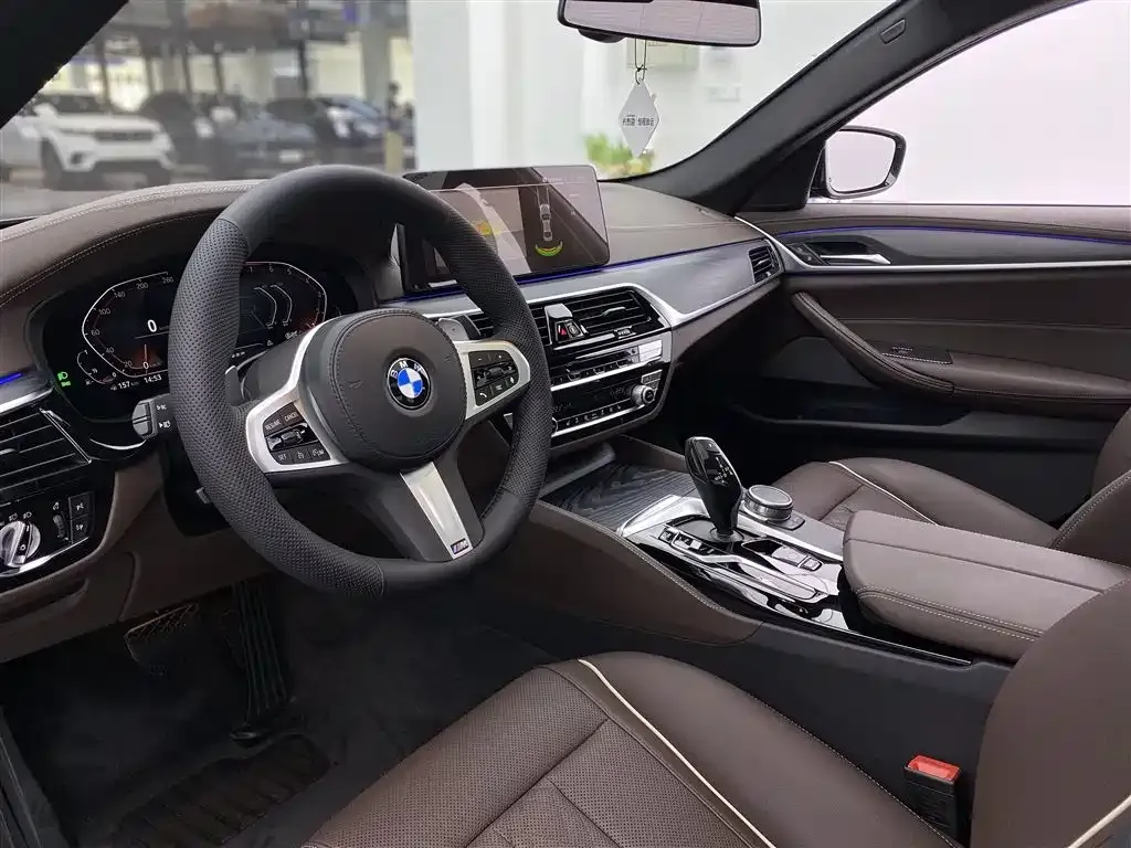 BMW 5 Series — фото 10