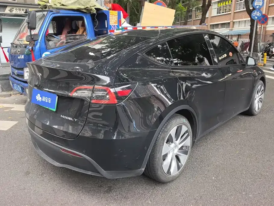 Tesla Model Y — фото 6