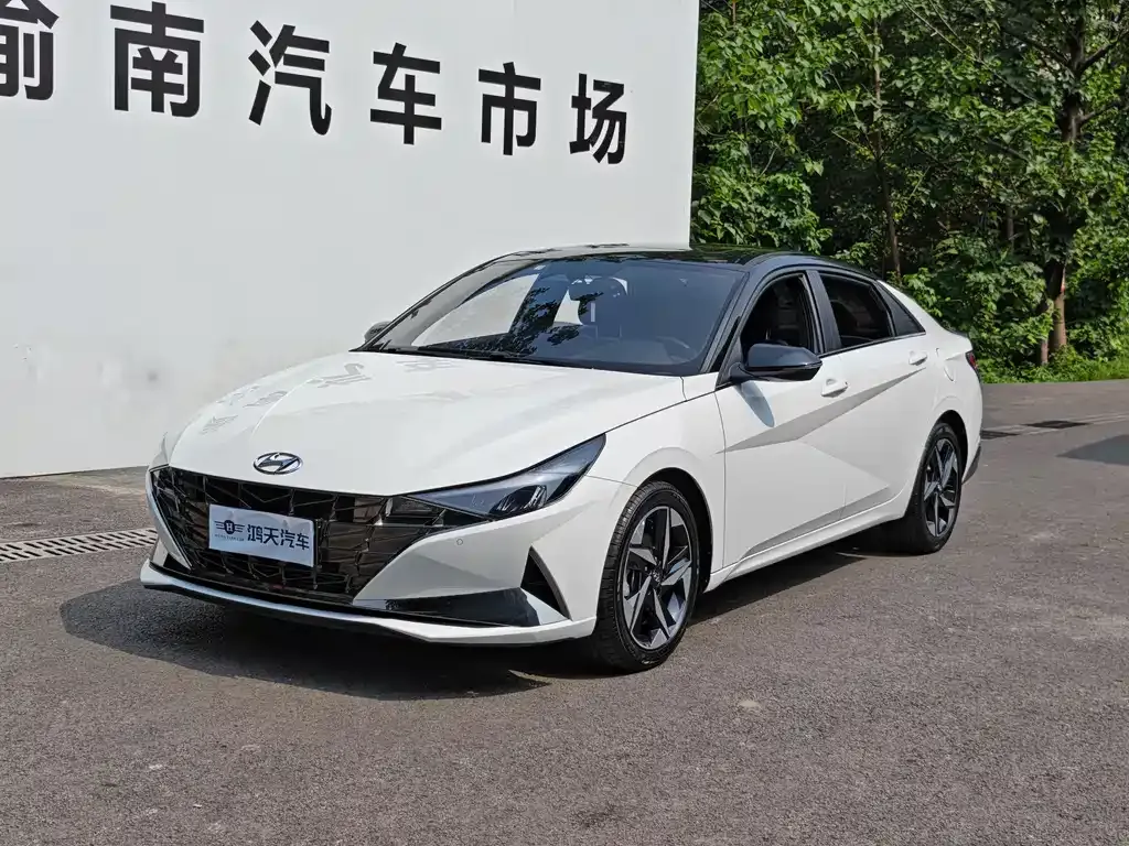 Hyundai Elantra — фото 1