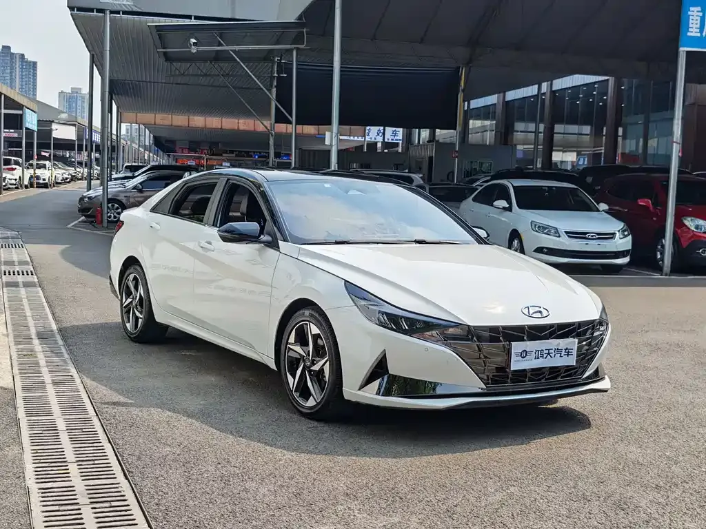 Hyundai Elantra — фото 4