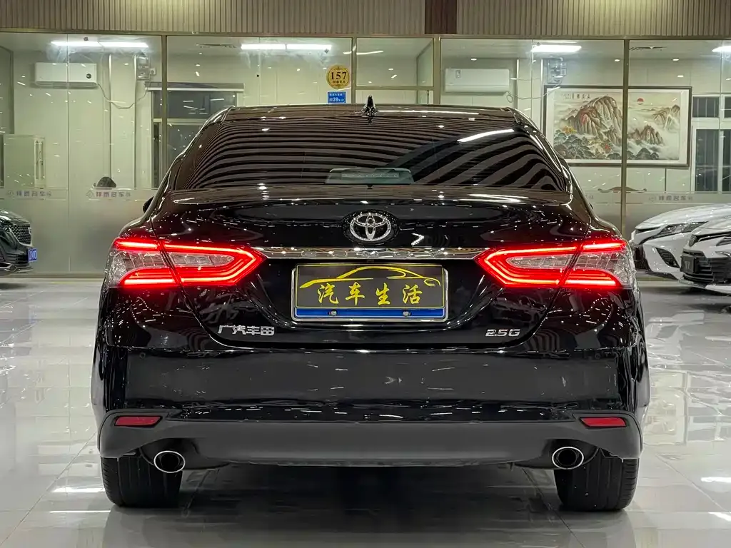 Toyota Camry — фото 3