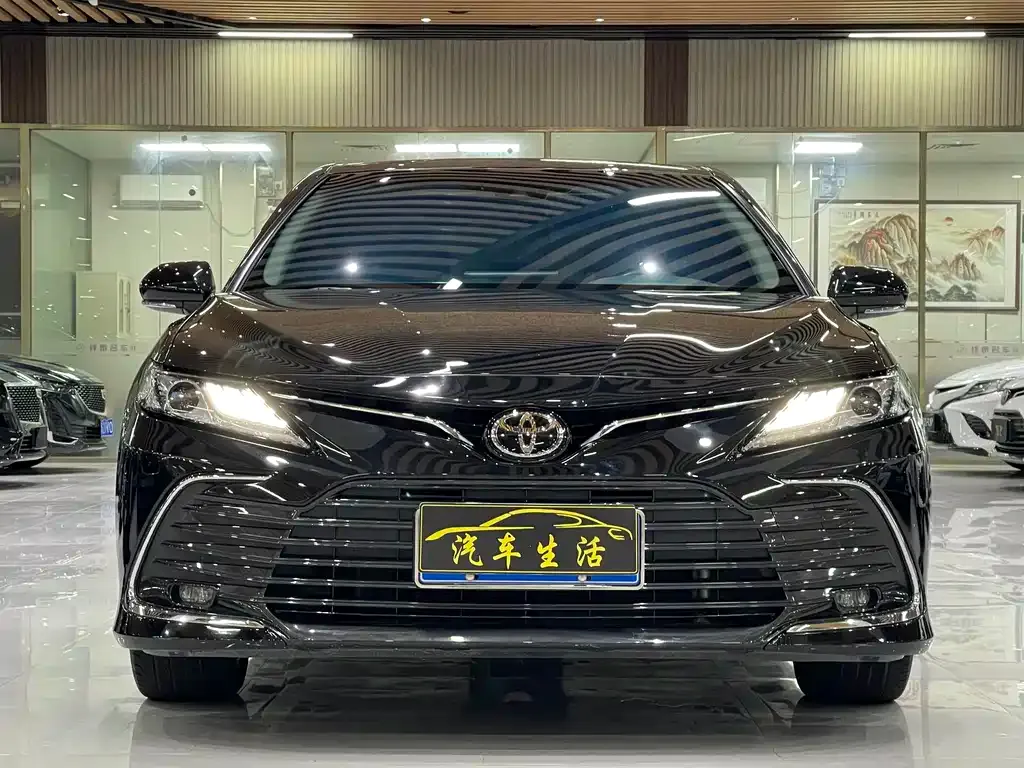 Toyota Camry — фото 9
