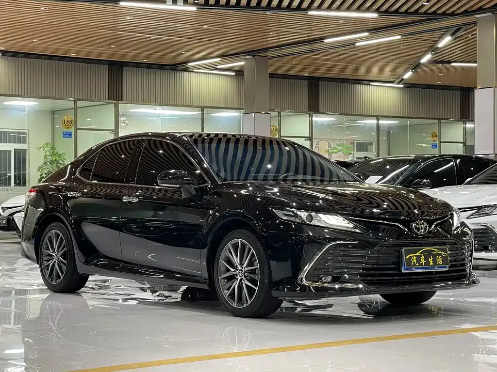 Toyota Camry — фото 5