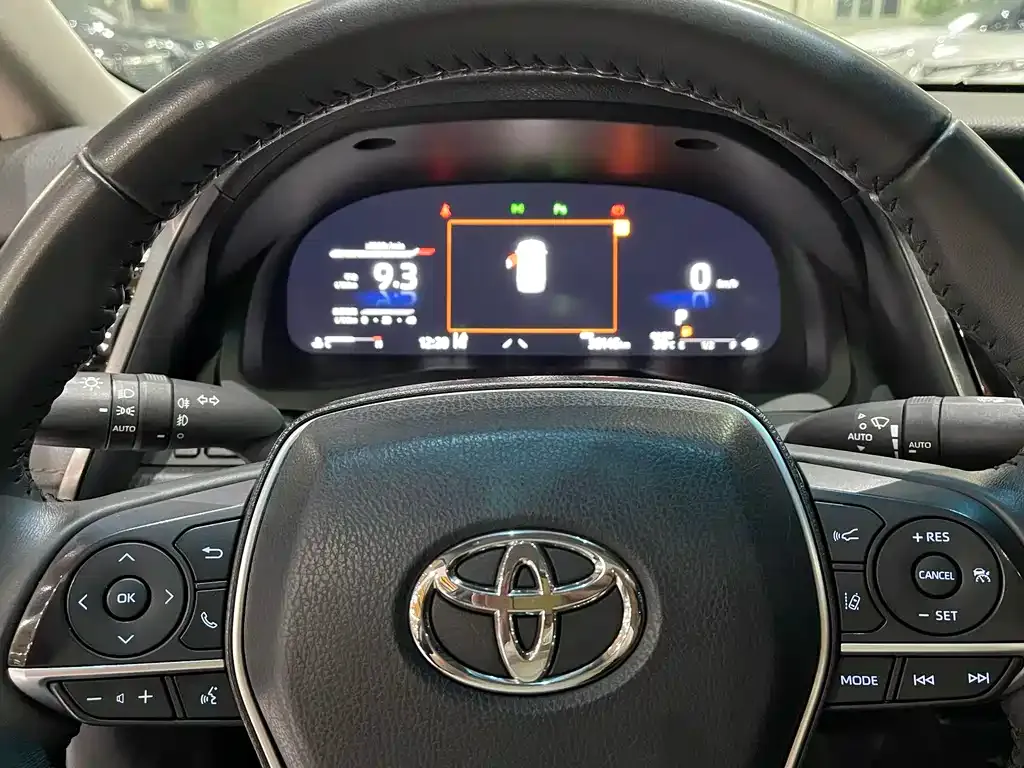 Toyota Camry — фото 6