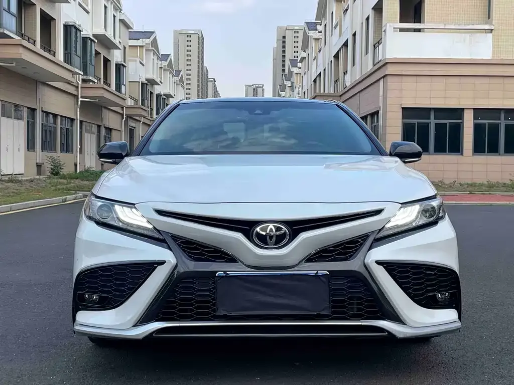 Toyota Camry — фото 7